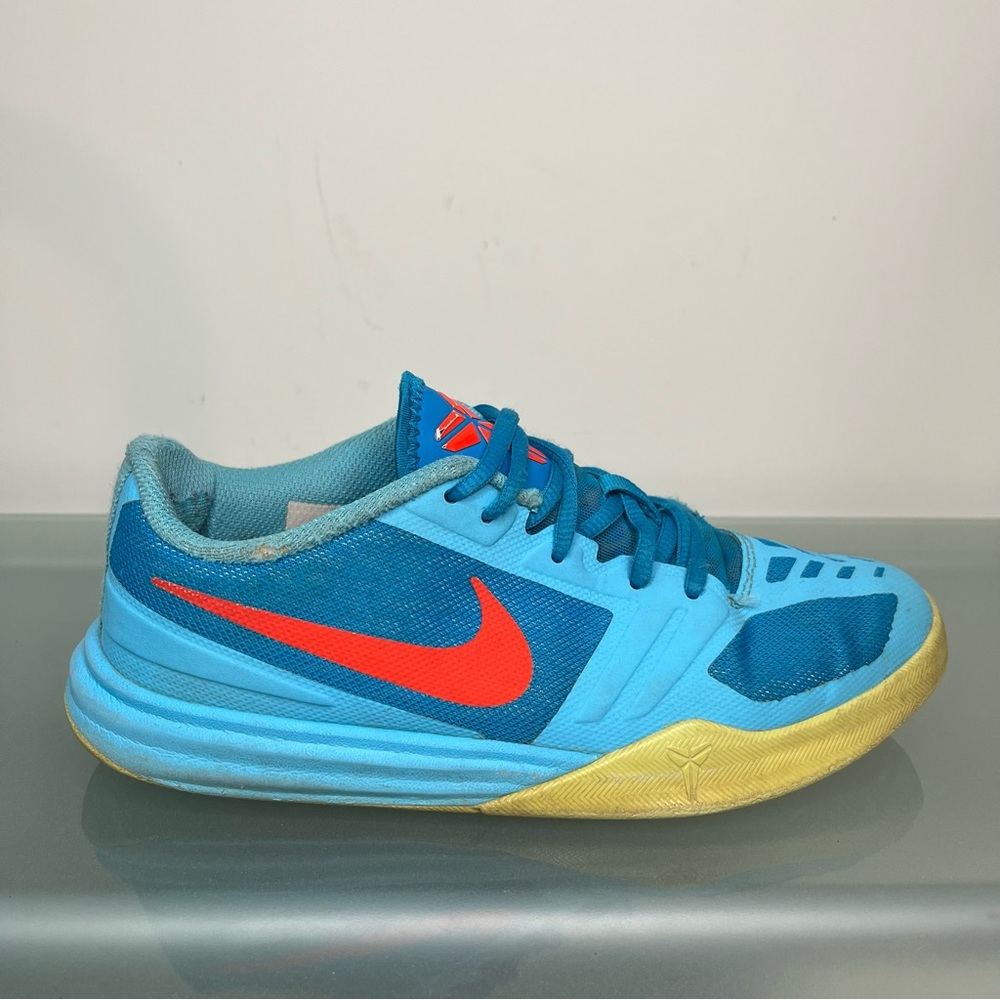 Nike Kobe Mentality Blue Bright Crimson Boy's Size 5Y Women’s 6.5 705387-400